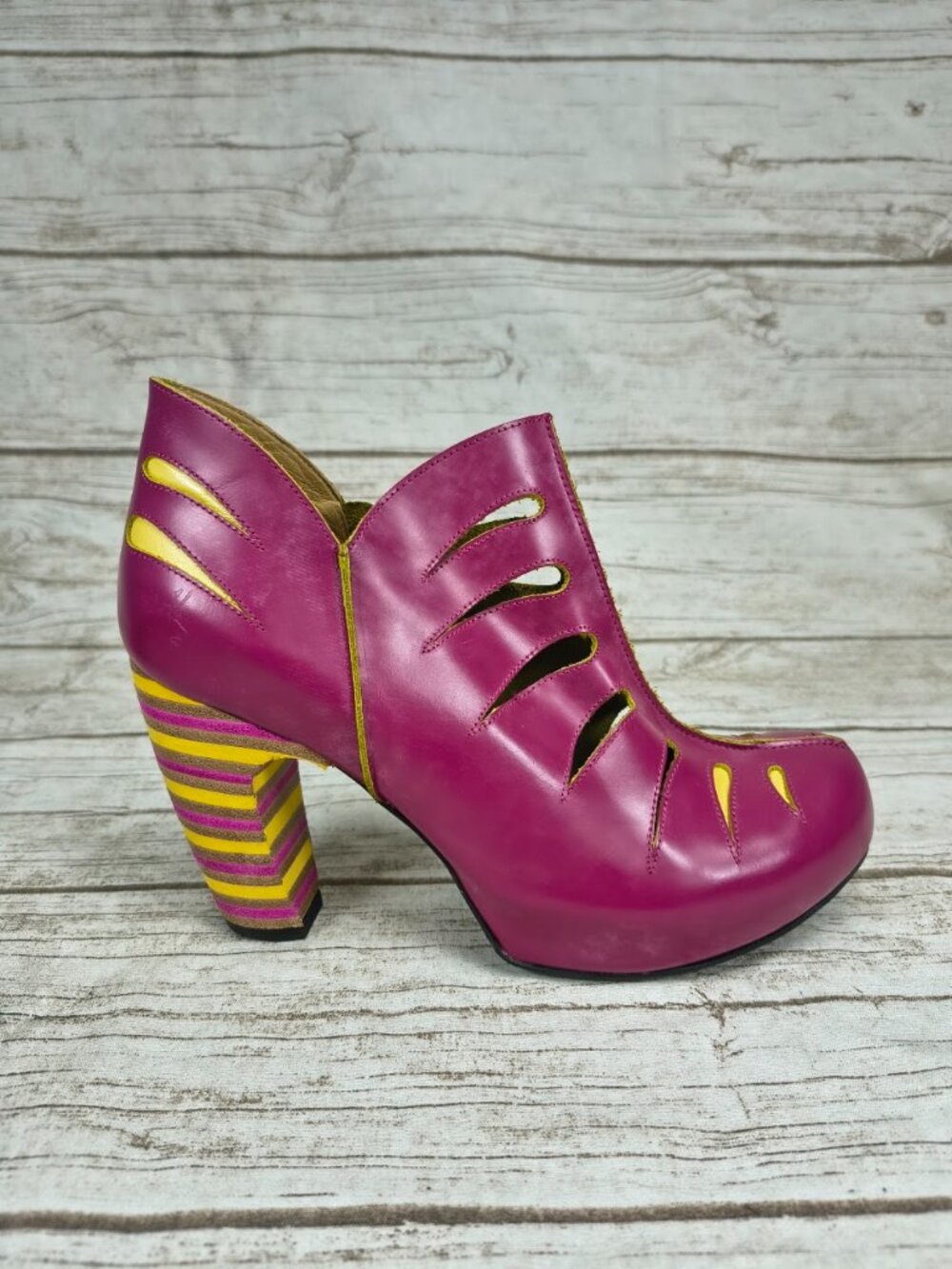 John Fluevog Modotti teardrop cutouts Pumps Shoes Womens 8 Magenta Booties